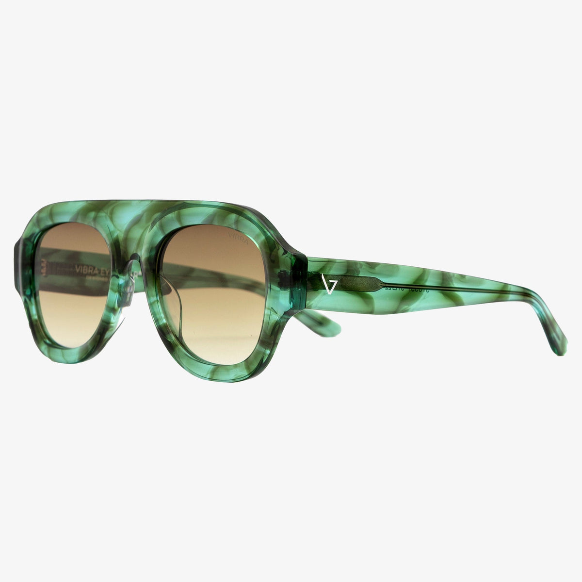 Occhiali da sole STUSSY, montatura rigata verde, lenti marroni sfumate, vista a tre quarti